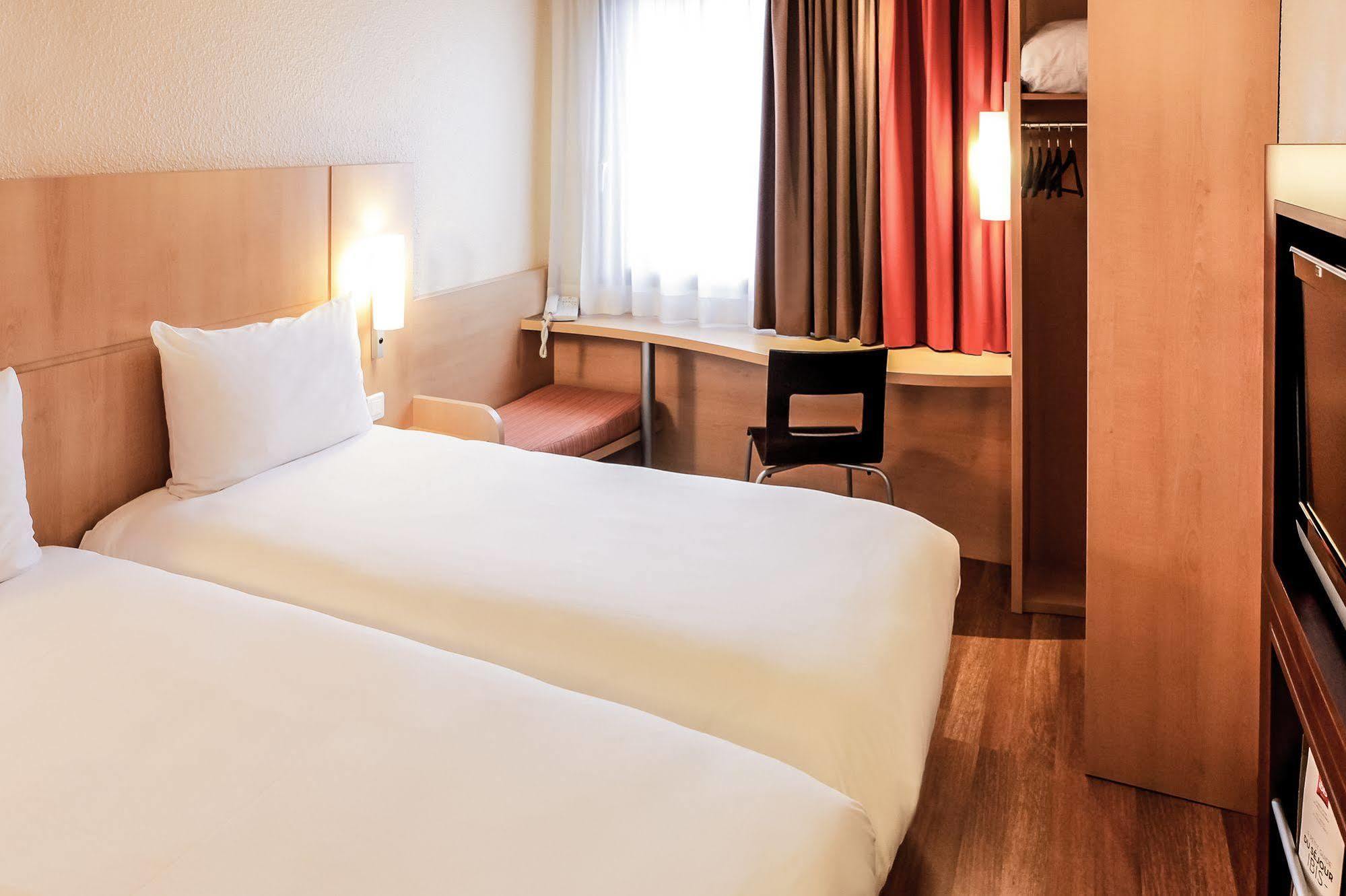 B&B Hotel Le Mans Centre Cathedrale Екстер'єр фото